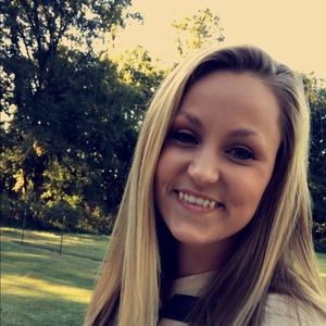 Meet your Posher, Laura